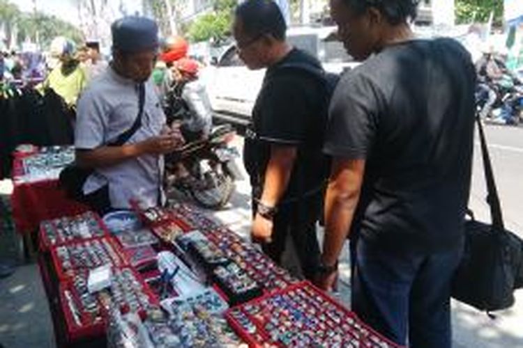 Penjual akik di arena Muktamar NU ke-33 Jombang.