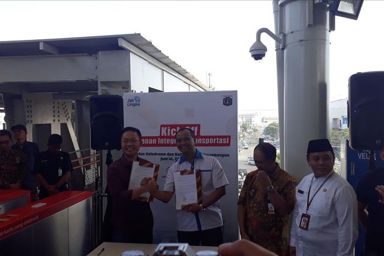 Resmi, Jembatan Penghubung Stasiun LRT Velodrome Ke Halte Transjakarta Pemuda Rawamangun Bisa digunakan Mulai Hari Ini Jumat, (26/7/2019).