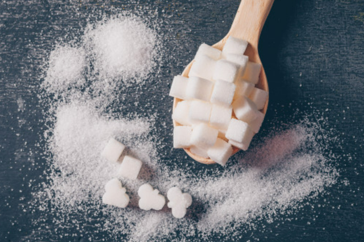 Terlalu banyak mengonsumsi gula terbukti dapat mempercepat munculnya kerutan dan kulit yang kendur.