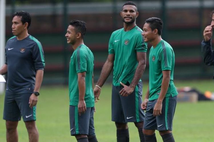 Suasana seleksi timnas U-22 Indonesia di Lapangan Sekolah Pelita Harapan, Tangerang, Banten, Rabu (22/2/2017). Sebanyak 25 pemian sepak bola mengikuti seleksi pertama Timnas Indonesia U-22 proyeksi SEA Games 2017. 