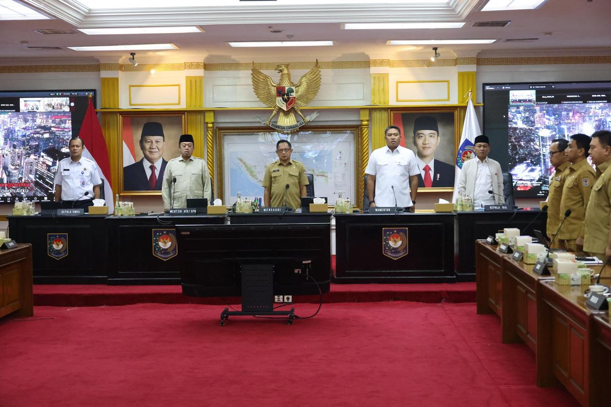 Wakil Menteri Pertanian (Wamentan) Sudaryono dalam Rapat Koordinasi Pembahasan Penataan Ulang Rencana Tata Ruang Wilayah, Alih Fungsi Lahan, Lahan Baku Sawah, Lahan Pertanian Pangan Berkelanjutan dan Kawasan Pertanian Pangan Berkelanjutan di Kantor Pusat Kementerian Dalam Negeri (Kemendagri), Jakarta, Selasa (18/11/2025).
