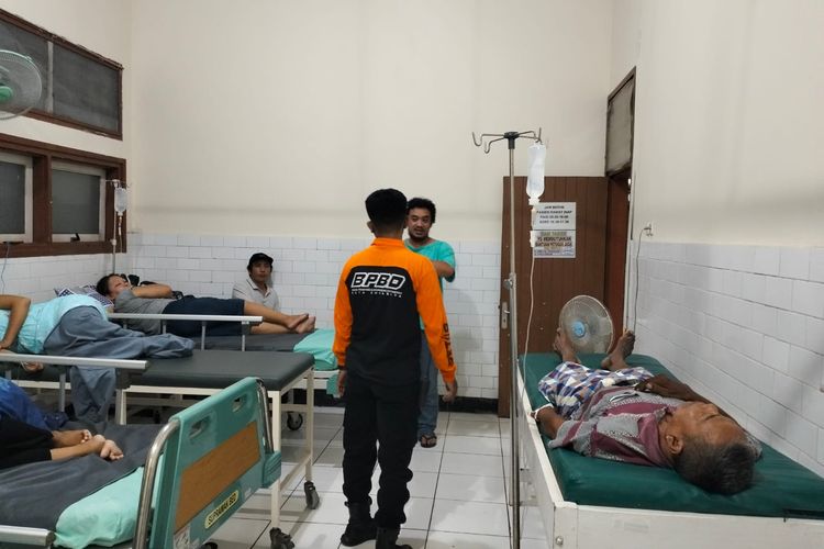 Korban keracunan masakan daging kurban di Surabaya 