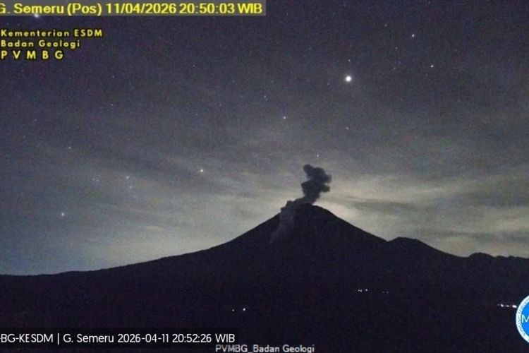 Gunung Semeru Luncurkan Awan Panas Sejauh 2,5 Kilometer