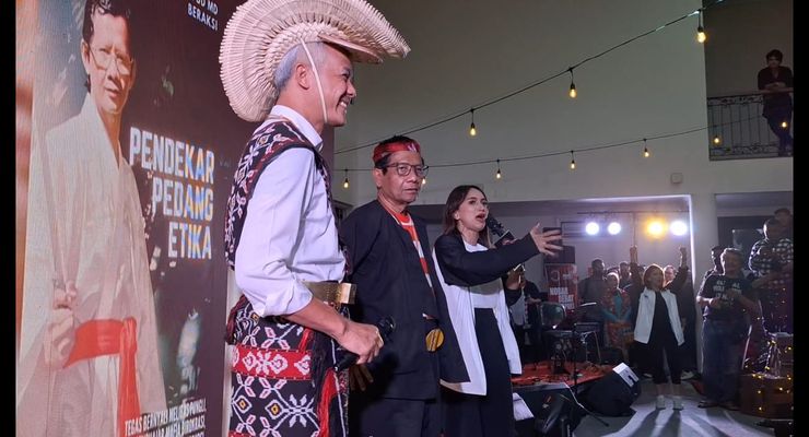 Debat Cawapres, Ganjar Berpakaian Adat Rote, Mahfud Adat Madura