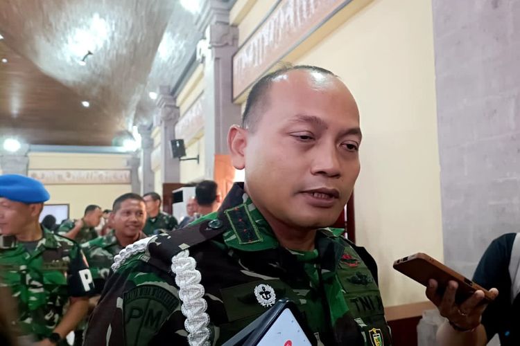 Komandan Polisi Militer IX/Udayana, Kolonel Cpm Unggul Wahyudi  saat diwawancarai di Mapolda Bali pada Senin (15/4/2024). Kompas.com/ Yohanes Valdi Seriang Ginta