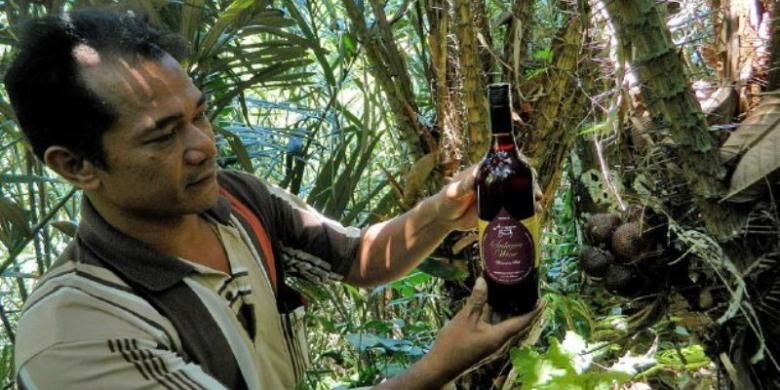 Salak bali (Salacca zalacca) dapat diolah menjadi minuman beralkohol jenis wine. Salak bali dari Desa Sibetan, Kecamatan Bebandem, Kabupaten Karangasem, Bali, mempunyai rasa manis, asam, dan sepat.