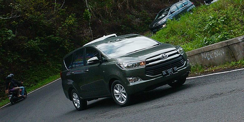 Tanjakan ekstrem dilibas dengan mudah pakai Kijang Innova Diesel