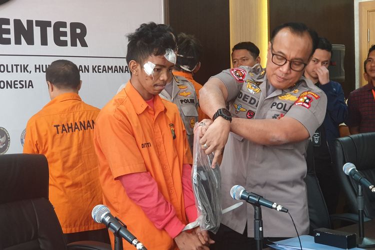 Andri Bibir, pelaku kerusuhan 22 Mei, saat dihadirkan dalam jumpa pers di Kantor Kemenko Polhukam, Jakarta, Sabtu (25/5/2019).