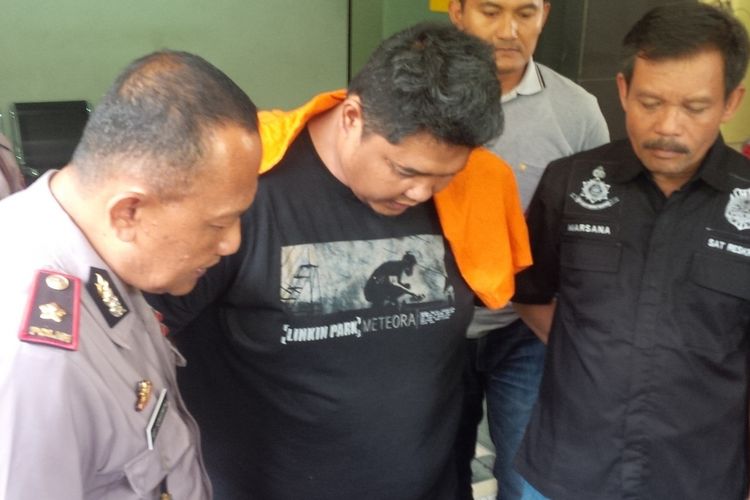 Pelaku penipuan online, Donny Hariawan (38) diamankan di Mapolsek Laweyan, Solo, Jawa Tengah, Kamis (24/1/2019).