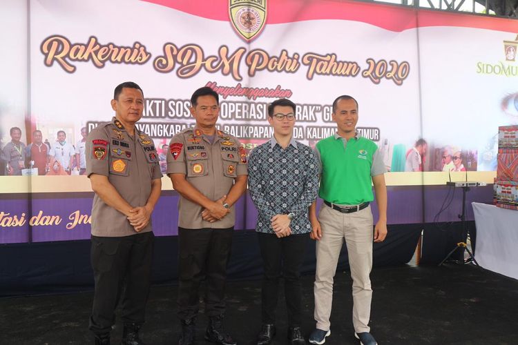 Kegiatan bakti sosial operasi katarak dalam rangka Rakernis SDM Polri bersama Sido Muncul telah diselenggarakan dua kali. Operasi katarak sebelumnya diselenggarakan di Sulawesi Selatan, kemudian di Bali, dan kali ini di Balikpapan Kalimantan Timur. 