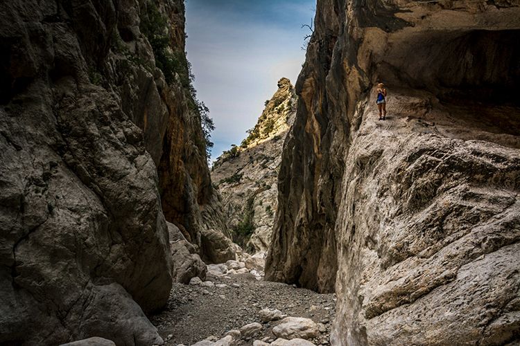 Di Dalam Ngarai Gola su Gorropu, Italia.