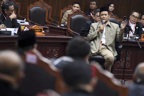TKN Jokowi-Ma'ruf Pertanyakan Status Saksi Tim Hukum 02