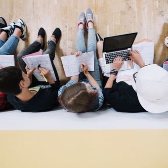 Ilustrasi gen Z dan milenial