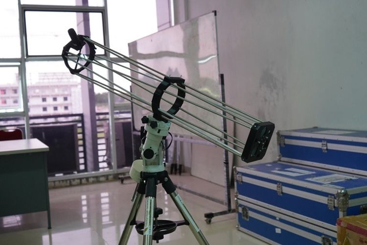 Teleskop reflektor yang dibuat sendiri oleh mahasiswa Itera Lampung, Senin (16/1/2023).