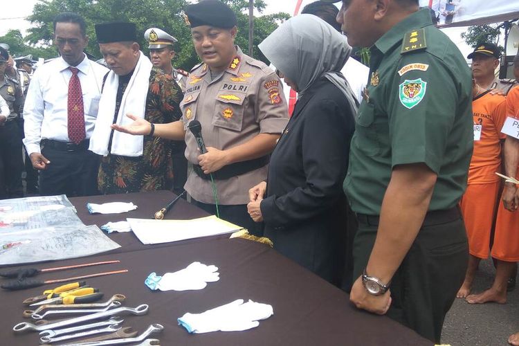 Kapolres Banjar AKBP Yulian Perdana memimpin ekspos kasus pencurian traktor di halaman Mapolres, Jumat (28/2/2020).