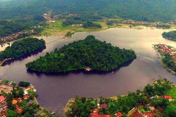 Situ Lengkong, salah satu wisata unggulan di Desa Wisata Panjalu, Kabupaten Ciamis