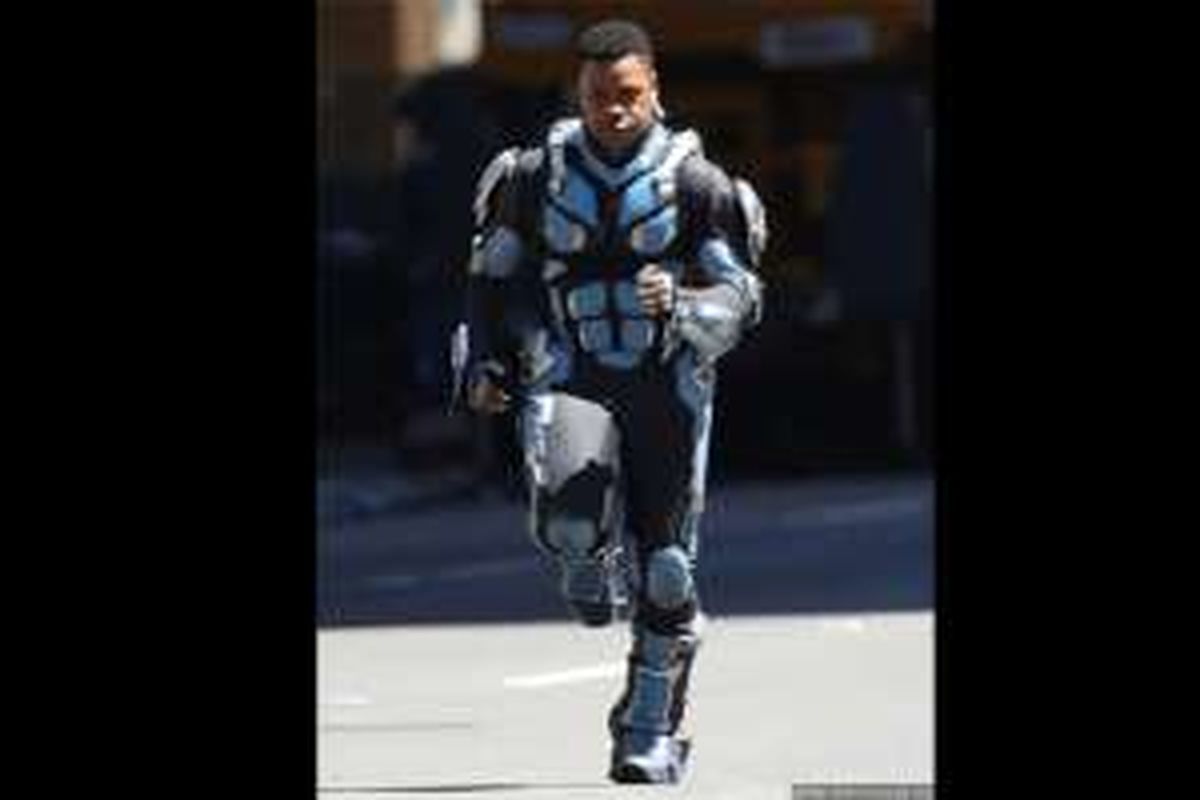 John Boyega beraksi dalam proses shooting Pacific Rim: Uprising.