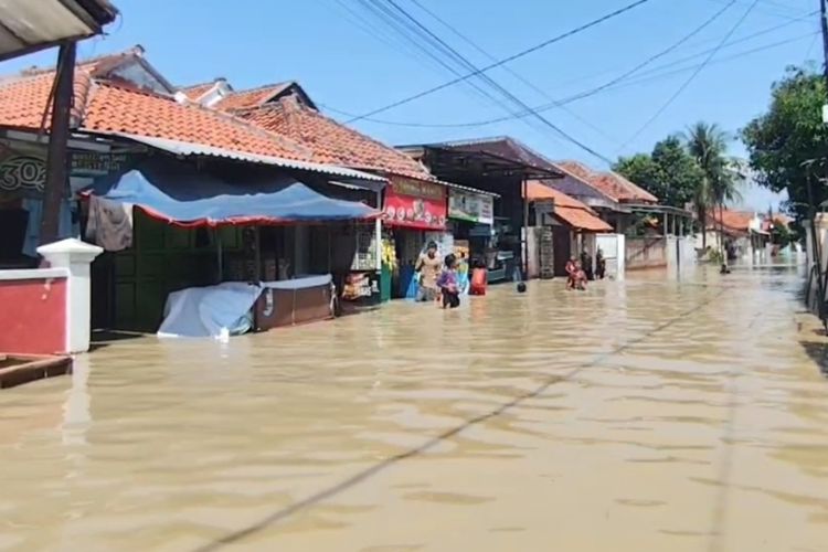 Sungai Cimanis Meluap, Ribuan Rumah di Cirebon Terendam Banjir hingga 1 Meter