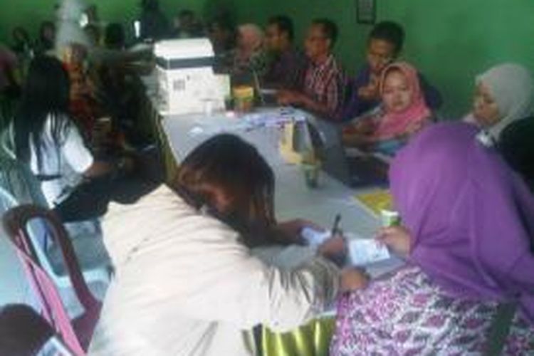 Hari terakhir proses penyaluran kompensasi penutupan Dolly di Markas Koramil Sawahan Surabaya.