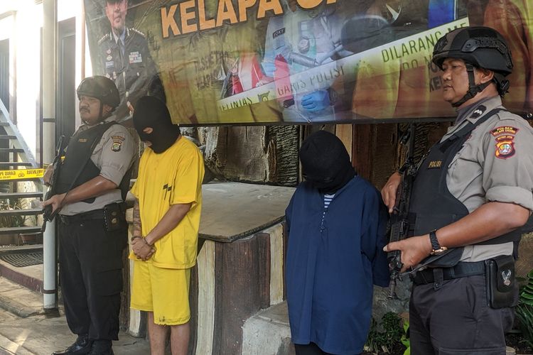 Press release di Mapolsek Kelapa Gading Jakarta Utara terkait pengungkapan perencanaan pembunuhan oleh istri dan selingkuhannya terhadap suami.