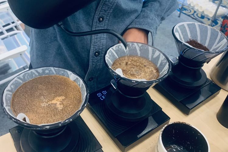 Brewing menjadi salah satu kegiatan di Indonesia Coffee Expo (ICX) 2026, pameran kopi yang pertama kali digelar dan diikuti sebanyak 75 peserta dengan target transaksi mencapai Rp3 miliar yang berlangsung di Grand City Convention Hall Surabaya, mulai 29-31 Mei 2026. 