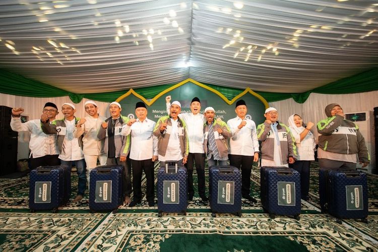 Apresiasi Komitmen Gojek, Menhub Lepas Keberangkatan Umrah Gratis Mitra Driver Legend 