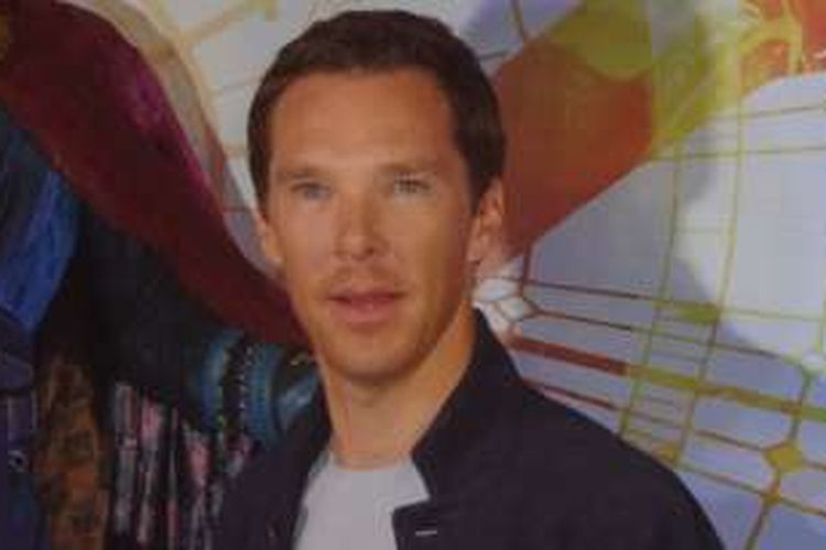 Benedict Cumberbatch diabadikan sesudah jumpa pers film Doctor Strange di Ballroom The Ritz-Carlton, Kowloon, Hong Kong, Kamis (13/10/2016).