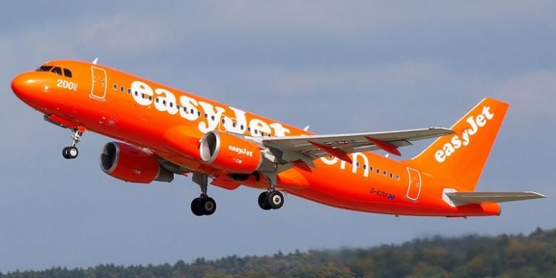 Pesawat Easyjet tujuan Malaga, Spanyol, batal lepas landas karena terlalu berat. Beberapa penumpang diminta turun sukarela.