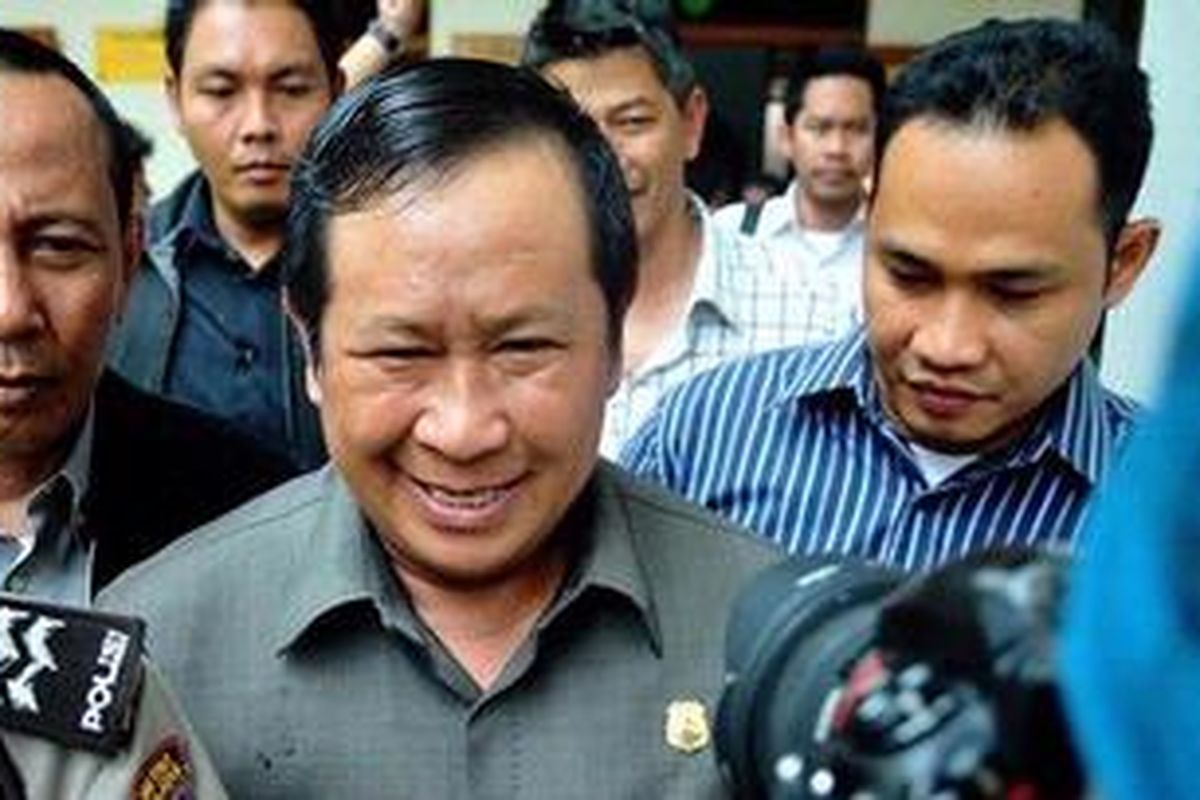 Terdakwa, Komjen Susno Duadji, menjalani persidangan di Pengadilan Negeri Jakarta Selatan, Kamis (10/2/2011). Terdakwa kasus suap Rp 500 juta pada perkara PT Salmah Arowana Lestari (SAL) tersebut menjalani sidang dengan agenda pemeriksaan terdakwa.