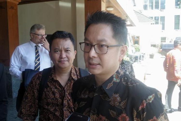 Ketua PPHKI Tony Budidjaja usai bertemu dengan Menko Polhukam Wiranto di kantor Kemenko Polhukam, Jakarta Pusat, Jumat (20/1/2017).