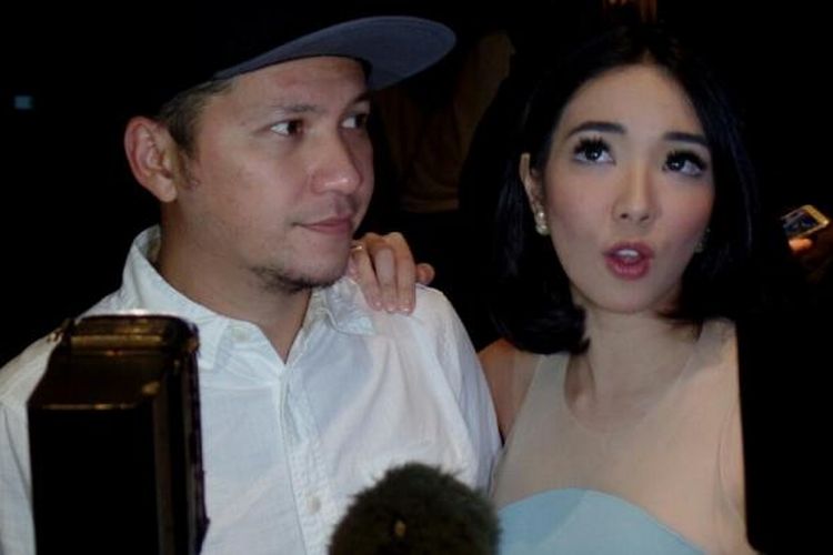 Gading Marten dan Gisella Anastasia menghadiri pemutaran perdana film Jakarta Undercover di Epicentrum Walk XXI, Kuningan, Jakarta Selatan, pada Selasa (21/2/2017).