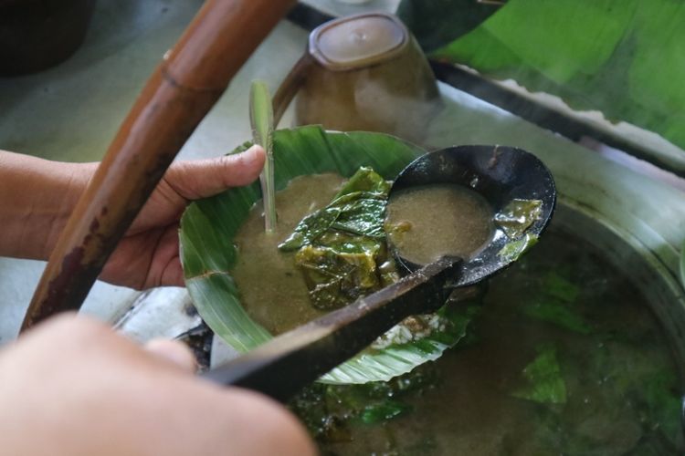 Nasi pindang di Kedai Nasi Pindang Kudus dan Soto Sapi di Jalan Gajahmada Semarang yang sudah ada sejak 1987, Kamis, (19/7/2018).