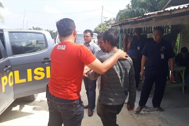 Tim Opsnal Polres Siak dan Polsek Minas menangkap pelaku pencurian minyak milik PT CPI di Kabupaten Siak, Riau (Dok.Humas Polres Siak)