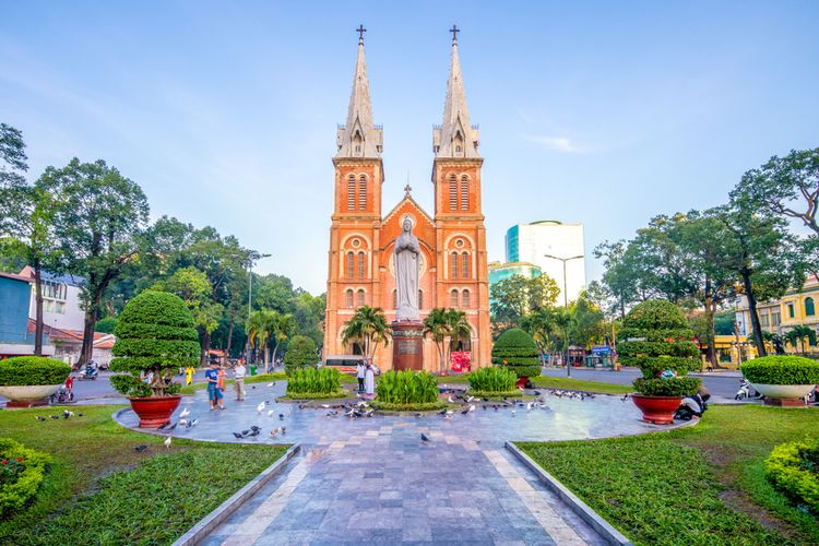 Notre-Dame Cathedral Basilica Of Saigon atau Katedral Notre Dame di Ho Chi Minh City Vietnam