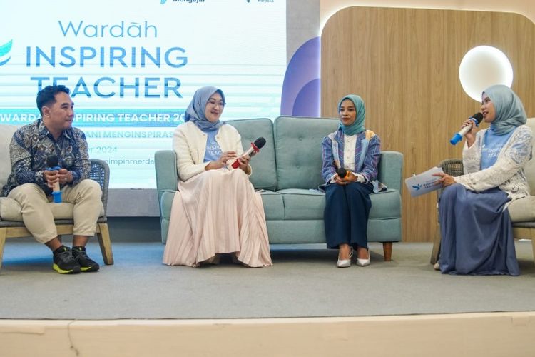 Wardah Inspiring Teacher (WIT) 2024 menghadirkan dua alumni WIT, yakni Yuni Srie Nurhayati Sofyan (WIT 2023) dan Marwan (WIT 2020) untuk berbagi kisah dan pengalaman selama mengikuti WIT. 