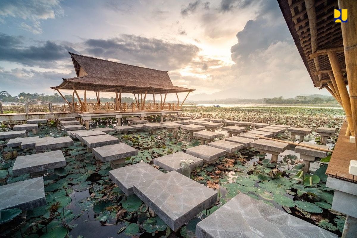 Kawasan pariwisata Situ Bagendit di Garut, Jawa Barat.