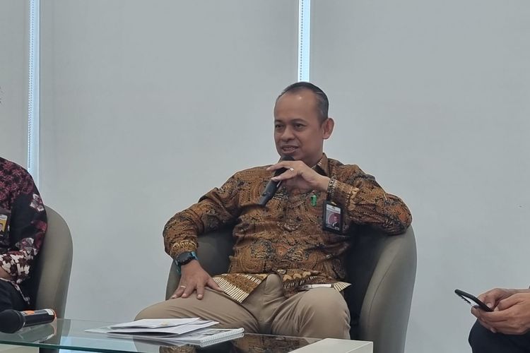 Direktur Jenderal Perumahan Kementerian PUPR Iwan Suprijanto saat konferensi pers di Gedung Kementerian PUPR, Jakarta, Jumat (25/8/2023).