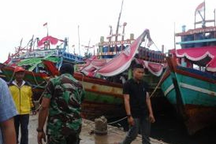Sebanyak 35 kapal nelayan turut memeriahkan Festival Budaya Maritim Teluk Lampung, Minggu (30/11/2014). 