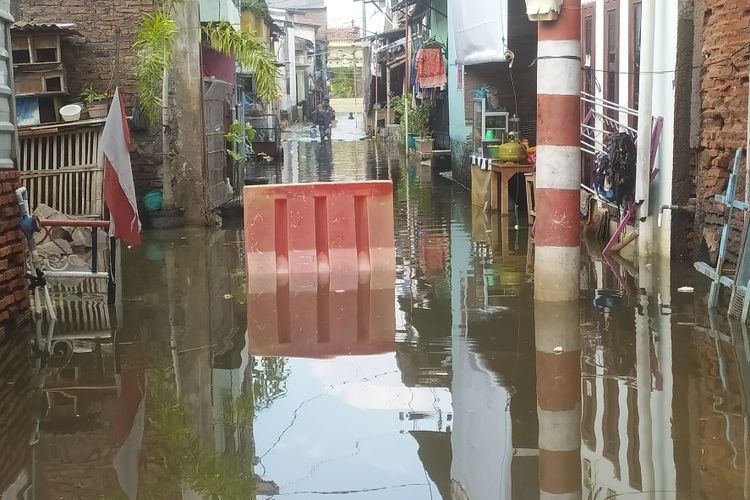 Banjir rob di Kampung Tambaklorok, Kelurahan Tanjung Emas, Kota Semarang, Jawa Tengah. Rabu (13/7/2022)