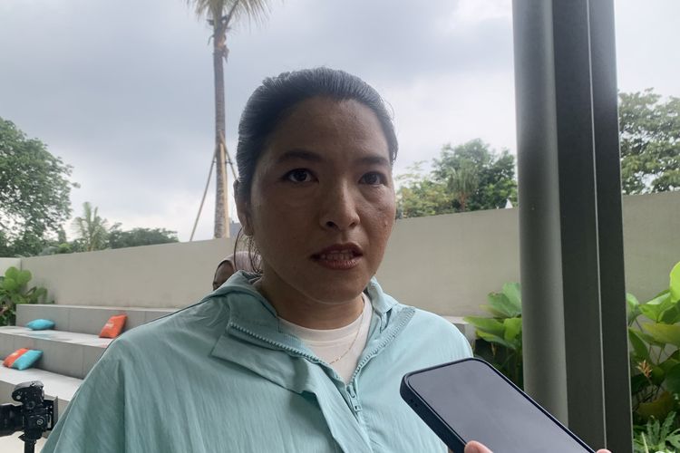 Atlet padel, Jessy Rompies dalam acara Wardah Open Padel 2025 di Bounce Social Club, Jakarta Selatan, Sabtu (8/11/2025).