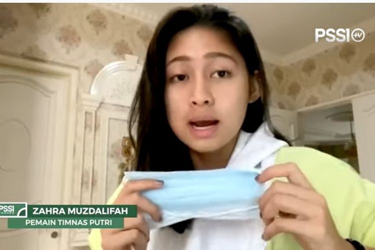 Penggawa timnas putri Indonesia, Zahra Muzdalifah, dalam video 4 langkah pencegahan virus corona.