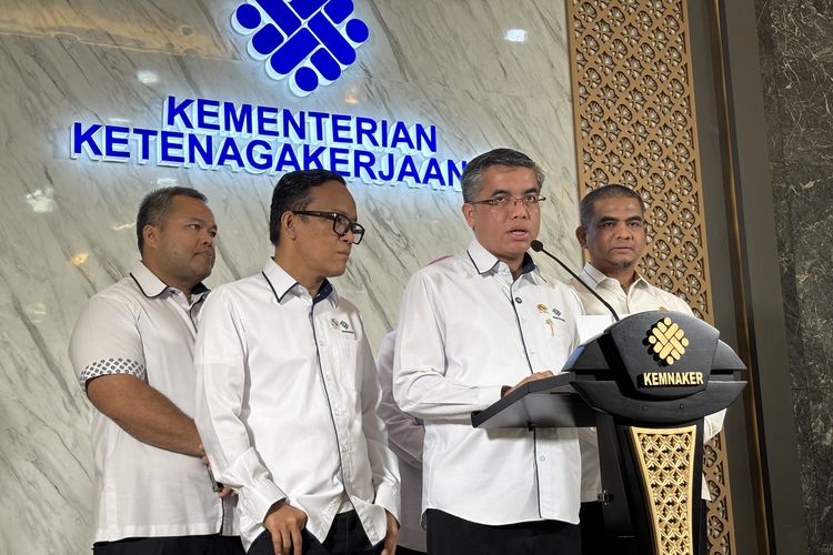 Menteri Ketenagakerjaan (Menaker) Yassierli dalam konferensi pers di Jakarta, Selasa (24/6/2025), Menaker mengungkap BSU tahap I telah tersalurkan kepada 2.450.068 pekerja dari total 3.697.836 penerima. 
