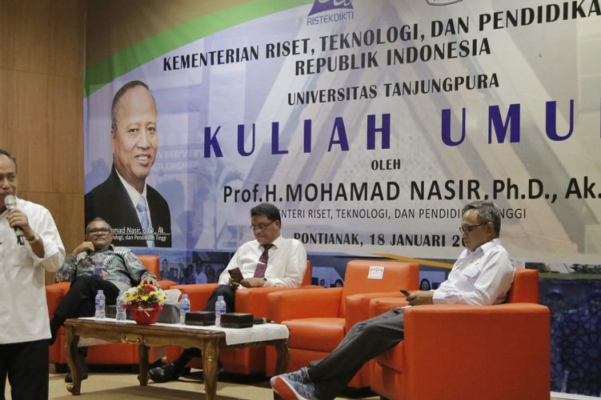 Menristekdikti saat memberi kuliah umum di hadapan mahasiswa Bidikmisi Universitas Tanjungpura (Untan), Jumat (18/1/2019) di Gedung Konferensi Untan, Pontianak.