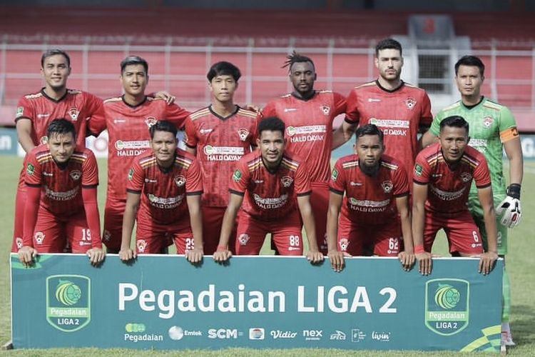 Pemain Kalteng Putra yang menjalani laga playoff degradasi Liga 2 2023-2024 melawan PSCS Cilacap yang berakhir dengan skor 2-1 di Stadion Tuah Pahoe, Kota Palangkaraya, Minggu (7/1/2024) sore.