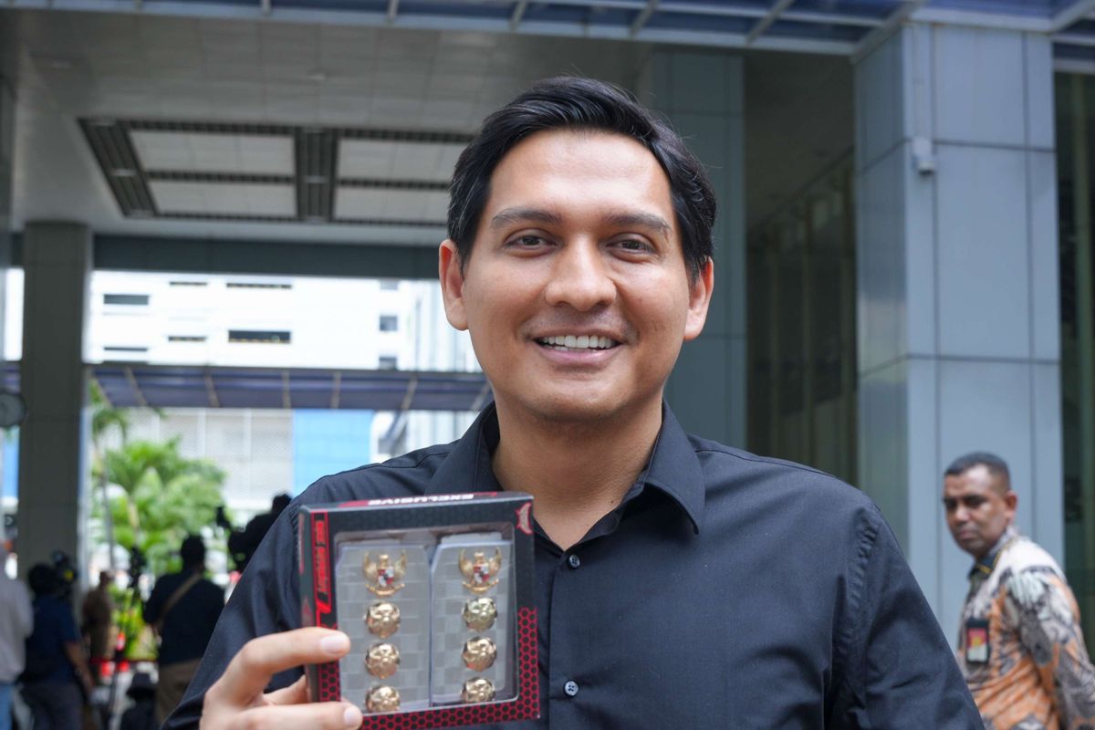 Bupati Indramayu terpilih, Lucky Hakim, memberikan keterangan pers seusai menjalani pemeriksaan Kesehatan di kompleks Kementerian Dalam Negeri, Minggu (16/2/2025). Sebanyak 505 kepala daerah di seluruh Indonesia akan mengikuti pembekalan atau retret di Akademi Militer Magelang pada 21-28 Februari 2025.