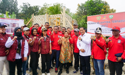 Mensos Risma Gelontorkan Berbagai Bantuan untuk Masyarakat Pulau Kei Besar