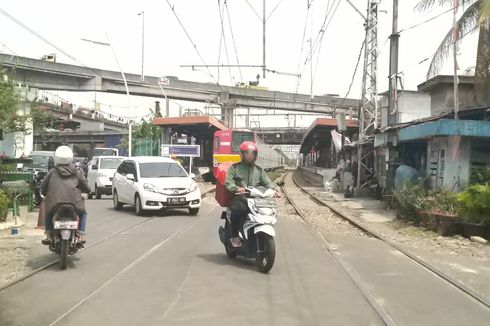 Ngeri, Perlintasan Kereta Tanpa Palang di Stasiun Ancol