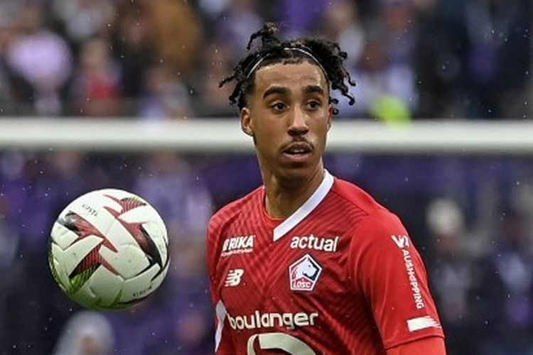 Pasar Transfer Bergolak: Man United Kuatkan Lini Tengah dengan Leny Yoro, Man City Peroleh Savinho Berbakat