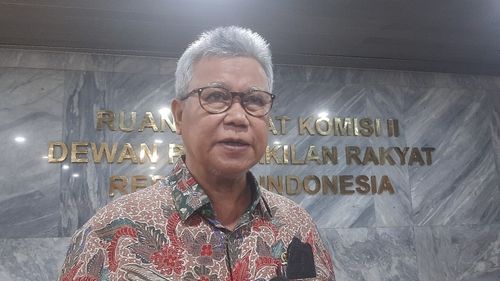 Komisi II DPR Minta Bawaslu Awasi Sirekap pada Pilkada 2024