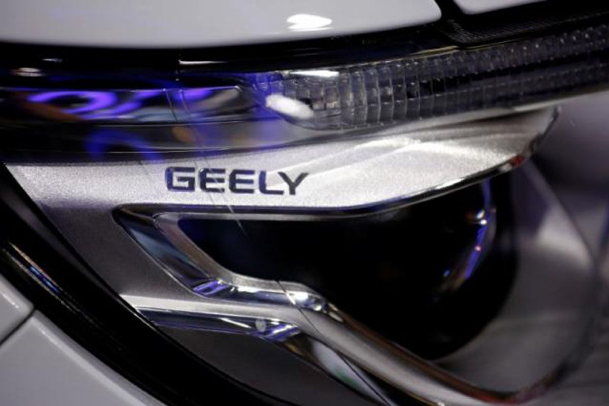Geely membeli saham di Daimler dengan gelontoran dana Rp 126 triliun.